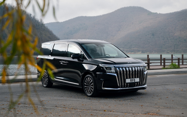 
            Хочет быть премиальнее. Тест китайского вэна JAC RF8 российской сборки
        