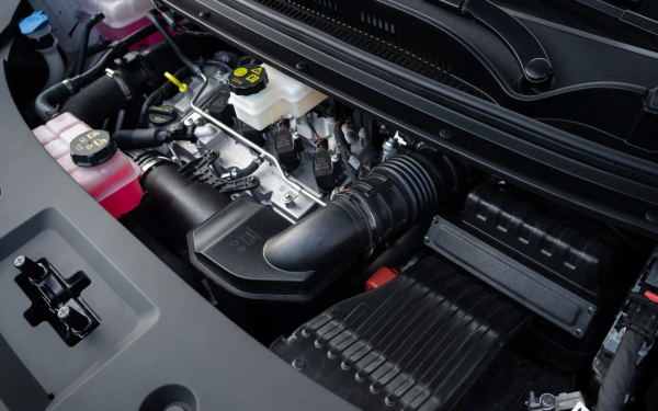 
            Хочет быть премиальнее. Тест китайского вэна JAC RF8 российской сборки
        