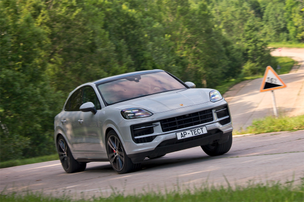 Aston Martin DBX или Porsche Cayenne S Coupe? Тест на полигоне