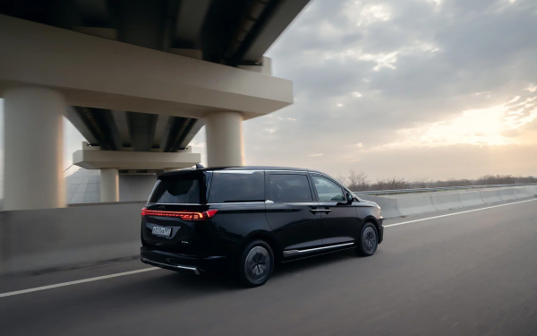 
            Хочет быть премиальнее. Тест китайского вэна JAC RF8 российской сборки
        