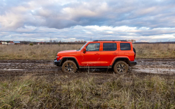 
            Считаем обновки. Мы покатались на Tank 300 после рестайлинга
        