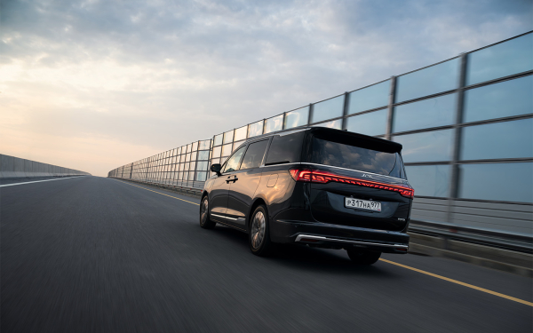 
            Хочет быть премиальнее. Тест китайского вэна JAC RF8 российской сборки
        