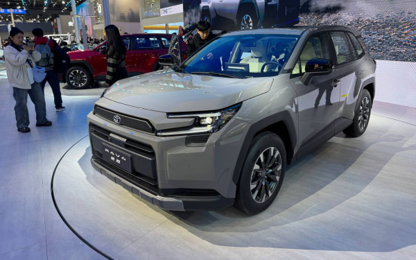 
            Каскад новинок, рост транспортного налога и Aura в такси. Итоги недели
        