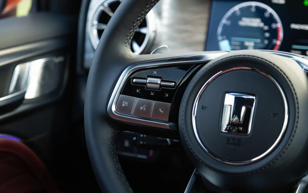 
            Считаем обновки. Мы покатались на Tank 300 после рестайлинга
        