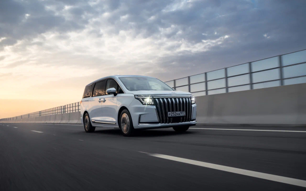 
            Хочет быть премиальнее. Тест китайского вэна JAC RF8 российской сборки
        