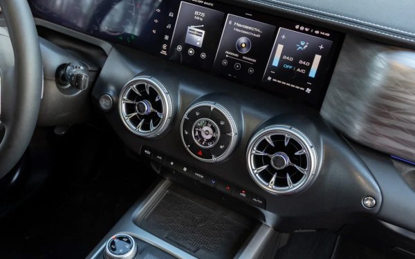 
            Считаем обновки. Мы покатались на Tank 300 после рестайлинга
        