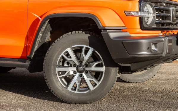 
            Считаем обновки. Мы покатались на Tank 300 после рестайлинга
        