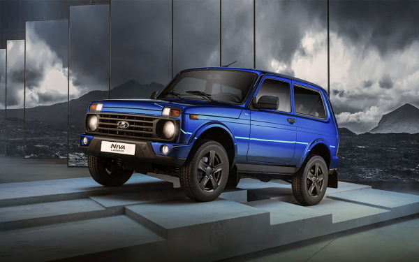 
            BMW vs Mercedes, Niva для Европы и «бомбилы» вместо такси. Итоги недели
        